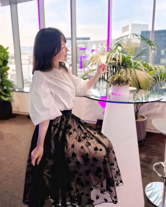 🤍👗

\ 楽天タイムセール実施中 /

SEUのパフスリーブトップスがセール中だよ！

袖のインパクトだけでなく、バックリボンなど
細部にこだわりを感じる大人可愛いデザイン🎀

ふんわりスカートと合うのはもちろんだけど、
普段登場機会の少ないカジュアルなオールインワンも
ぽわん袖をプラスすると好みのテイストになりました🫶

カラーも色々あるし、デザインも
Vネックとラウンドネックの2タイプから選べるよ！

୨୧･･･････････････････････････････୨୧

📢楽天24時間限定タイムセール実施中
期間：2025年5月30日（金）10:00 ～ 5月31日（土）9:59
▼お得なクーポンご利用で1枚購入 → 1,990円 2枚購入 → 1枚あたり1,490円になります！

ぜひこの機会にチェックしてみてね✨

🏷️ @_seu_official

#seu #パフスリーブ #ぽわん袖 #大人コーデ #夏コーデ #タイムセール #楽天セール #newin