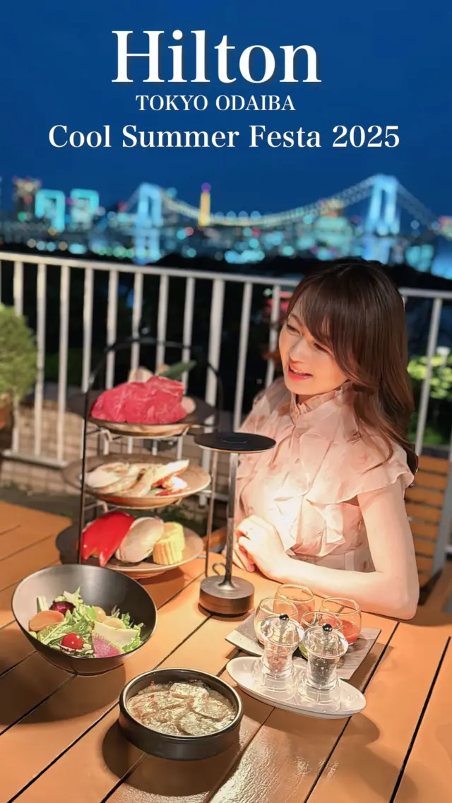 🛥️☀️

ヒルトン東京お台場の夏はイベント盛りだくさん！
今回は羽田空港周遊のクルーズや
贅沢なBBQを体験させていただきました。
 
特定のお部屋タイプに宿泊するゲストだけが体験できる
ワンランク上のステイが叶う特典
『Benefit Plus（ベネフィットプラス）』

今夏提供されるクルーズ体験では羽田空港で離発着する
飛行機が間近で見られて迫力満点✈️
ホテル専用クルーザーで優雅なひと時を楽しめました。
 
テラスラウンジは東京タワーとスカイツリーが
同時に見られる絶好のロケーションで！
 
お隣のバーベキューテラスでは夜景を楽しみながら
上質なお肉と魚介類、焼き野菜を堪能しました。
こんな美味しいお肉がBBQで食べられるなんて
と感動しちゃうクオリティーでした😋
 
 
子連れで楽しむならこんな企画もありますよ⇩
 
①自由研究対策ワークショップ 
TOYOTAモビリティ東京との初コラボで
水素社会を身近に感じられるSDGsワークショップ。
 
② 夏休みクッキングアドベンチャー
ホテルの寿司カウンターで職人さんに
握り方を教えてもらえるちびっこ寿司作り体験や
パン・フルーツロールケーキ作り体験、
創作モクテルが作れるバーテンダー体験があるよ！
お料理に興味を持つきっかけになったら嬉しいですね👩‍🍳
 
③UCHIMIZU&水鉄砲体験
日本古来の伝統的な風習、「打ち水」体験を実施！
竹筒の水鉄砲を自分で組み立ててお持ち帰りもできます。
 
夏の思い出作りはヒルトン東京お台場で！
我が家も家族で遊びに行きたいな🎶

🏷️ @hilton_tokyo_odaiba 
 
#ヒルトン東京お台場 #ヒルトン #クルーズ #BBQ #東京BBQ #東京デート #ホテルディナー #夏休み #お台場デート #お台場グルメ