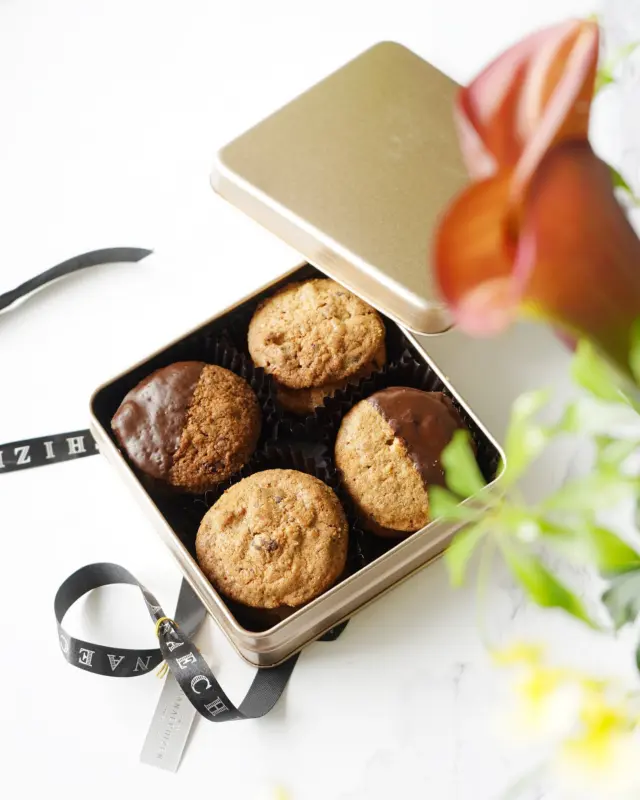 🍪🎁

花えちぜんさんの新作スイーツはきび糖を使った
白砂糖不使用の体にやさしいクッキー。

８４歳のベテランパティシエさんの考案だそうで
よく考えたらどんどん新作が登場するのすごいよね！

「ざくざくライ麦クッキー缶」は
ヘーゼルナッツやライ麦のザクザク食感と
自然な甘い香りがたまりません😋

一度食べたらリピートしたくなっちゃう味でした🎶

PR @sweetshanaechizen
#sweetshanaechizen #hanaechizen #花えちぜん #ライ麦クッキー #クッキー缶 #白砂糖不使用スイーツ #ザクザク食感 #お取り寄せクッキー #お取り寄せスイーツ #おうちカフェ