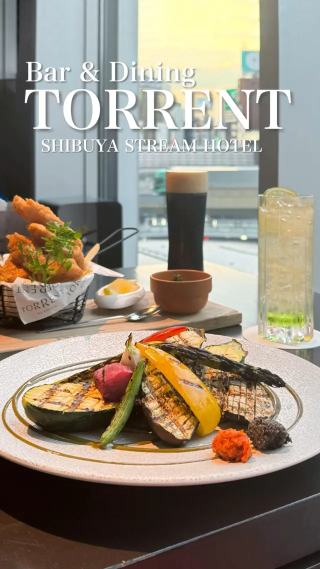 🥂🍽️

渋谷ストリームホテルのBar&Dining
「TORRENT」で渋谷の景色を眺めながらディナー🎶

渋谷駅から直結だから雨でも余裕だし
平日は空いてたし、ここ意外と穴場かも！

ノンアルドリンクもおしゃれなのいっぱいで
乾杯からテンションあがります💚

東急ホテルズで開催中の
石川・能登応援消費プロジェクトでメニューにあった
能登豚のコンフィがめっちゃ柔らかくて感動だったよ🥹

季節野菜のグリルも、フィッシュ＆チップスも
想像以上にボリューミーでお腹いっぱい大満足でした！

୨୧･･･････････････････････････････୨୧

🍽️ à la carte
フィッシュ＆チップス あおさのタルタル 1,600
季節野菜のグリル ピスタチオオイルとタップナード 1,800
能登豚のコンフィ オニオンソース  3,000
アサヒ黒生ビール 1,100
グリーンアップル＆ジンジャー 950

📍 Bar & Dining TORRENT
東京都渋谷区渋谷3-21-3 渋谷ストリーム 4F
・JR「渋谷駅」新南口直結
・東急線・地下鉄各線「渋谷駅」C2出口直結

🏷️ @shibuyastreamhotel @tokyuhotels 

#渋谷 #TORRENT #SHIBUYASTREAMHOTEL #東京グルメ #渋谷グルメ #渋谷ディナー #渋谷ビストロ #PR #ご褒美グルメ